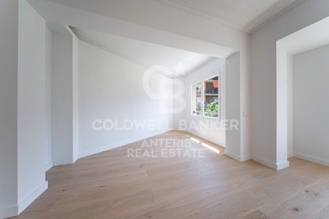 Apartamento de 3 dormitorios en venta en Barcelona, Cataluña, Spain № 7841 - foto 26