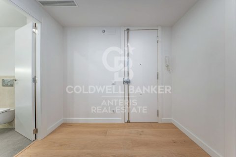 Apartamento de 3 dormitorios en venta en Barcelona, Cataluña, Spain № 7841 - foto 4