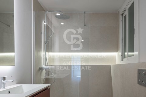 Apartamento de 3 dormitorios en venta en Barcelona, Cataluña, Spain № 7841 - foto 11