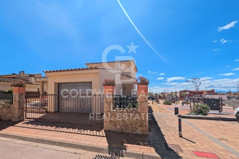 Сasa de 3 dormitorios en venta en Pau, Gerona, Cataluña, Spain № 7840
