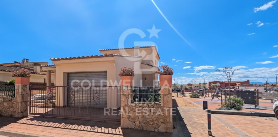 Сasa de 3 dormitorios en venta en Pau, Gerona, Cataluña, Spain № 7840