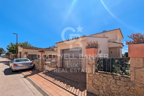 Сasa de 3 dormitorios en venta en Pau, Gerona, Cataluña, Spain № 7840 - foto 18
