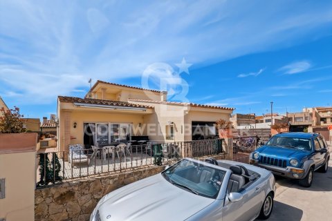 Сasa de 3 dormitorios en venta en Pau, Gerona, Cataluña, Spain № 7840 - foto 3