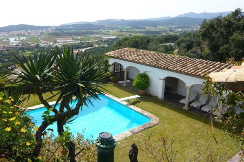 Сasa de 13 dormitorios en venta en Platja D'aro, Gerona, Cataluña, Spain № 1750