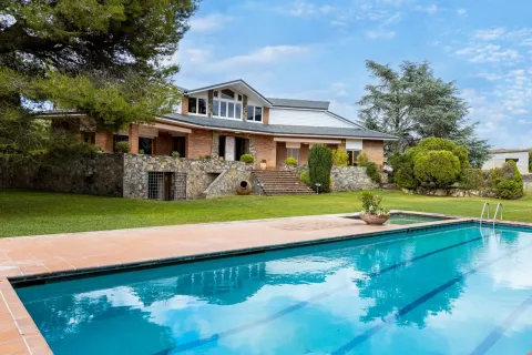 Сasa de 5 dormitorios en venta en Montornès del Vallès, Barcelona, Cataluña, Spain № 1747