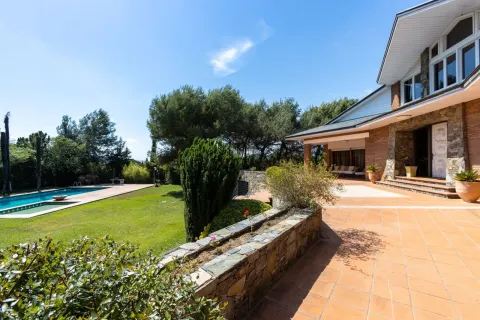 Сasa de 5 dormitorios en venta en Montornès del Vallès, Barcelona, Cataluña, Spain № 1747 - foto 2