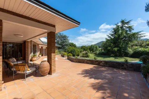 Сasa de 5 dormitorios en venta en Montornès del Vallès, Barcelona, Cataluña, Spain № 1747 - foto 4