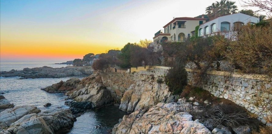 Сasa de 4 dormitorios en venta en S'Agaró, Gerona, Cataluña, Spain № 1749