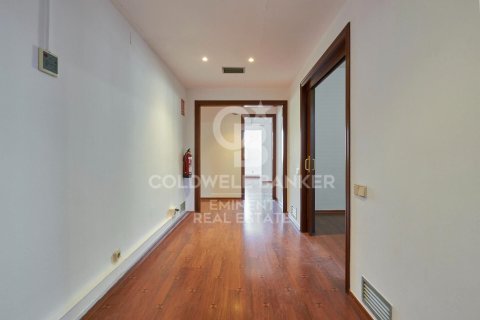 Apartamento en venta en Barcelona, Cataluña, Spain № 6025 - foto 4