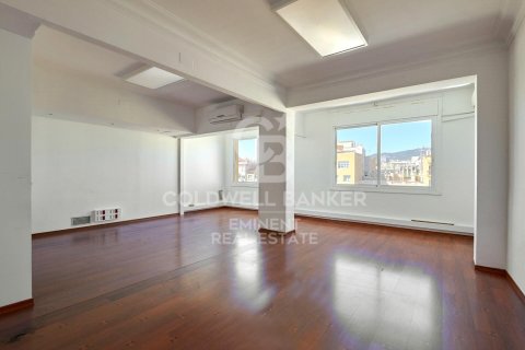 Apartamento en venta en Barcelona, Cataluña, Spain № 6025 - foto 21