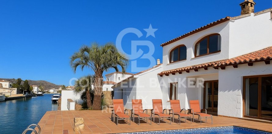 Сasa de 7 dormitorios en venta en Empuriabrava, Gerona, Cataluña, Spain № 6026