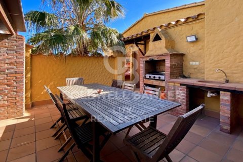 Сasa de 7 dormitorios en venta en Empuriabrava, Gerona, Cataluña, Spain № 6026 - foto 7