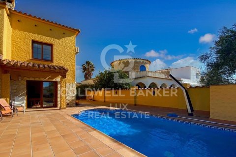 Сasa de 7 dormitorios en venta en Empuriabrava, Gerona, Cataluña, Spain № 6026 - foto 10