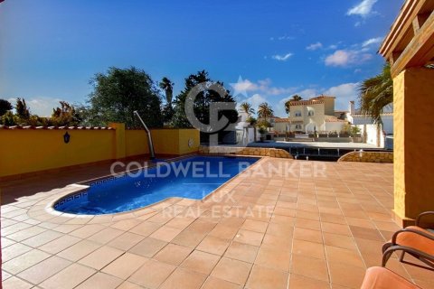 Сasa de 7 dormitorios en venta en Empuriabrava, Gerona, Cataluña, Spain № 6026 - foto 4