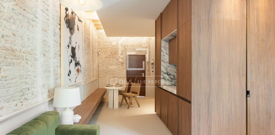 Apartamento de 2 dormitorios en venta en Barcelona, Cataluña, Spain № 4061