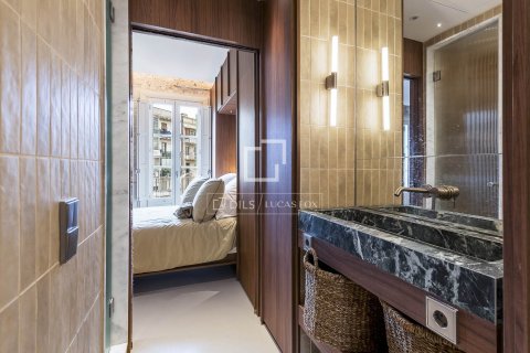 Ático de 2 dormitorios en venta en Barcelona, Cataluña, Spain № 4063 - foto 29