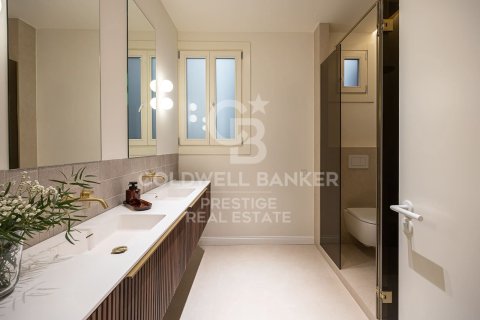 Apartamento de 4 dormitorios en venta en Barcelona, Cataluña, Spain № 5632 - foto 13