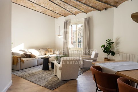 Apartamento de 4 dormitorios en venta en Barcelona, Cataluña, Spain № 5632 - foto 2
