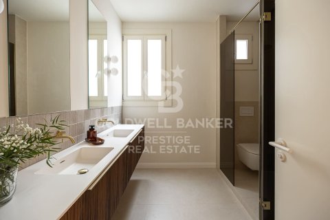 Apartamento de 4 dormitorios en venta en Barcelona, Cataluña, Spain № 5632 - foto 21