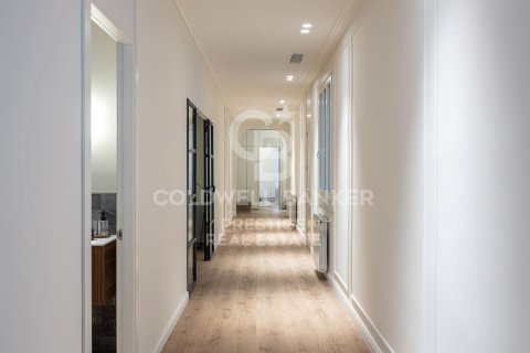 Apartamento de 4 dormitorios en venta en Barcelona, Cataluña, Spain № 5632 - foto 20