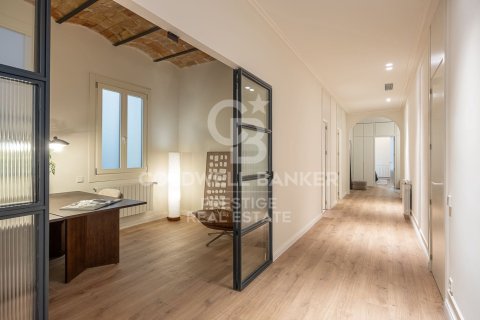 Apartamento de 4 dormitorios en venta en Barcelona, Cataluña, Spain № 5632 - foto 22
