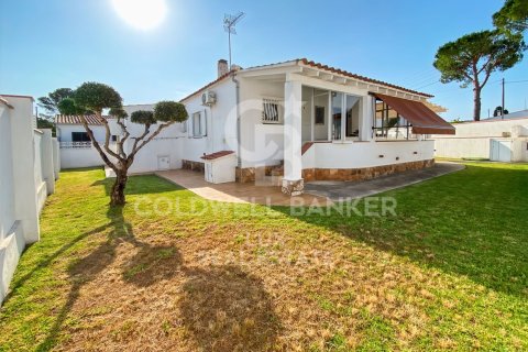 Сasa de 3 dormitorios en venta en L'Escala, Gerona, Cataluña, Spain № 5634 - foto 2