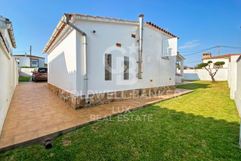 Сasa de 3 dormitorios en venta en L'Escala, Gerona, Cataluña, Spain № 5634 - foto 17