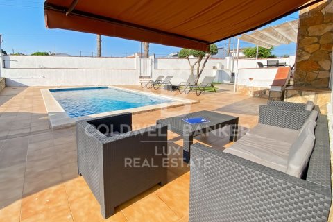 Сasa de 3 dormitorios en venta en L'Escala, Gerona, Cataluña, Spain № 5634