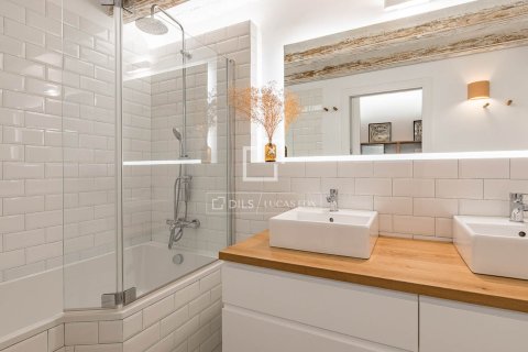 Apartamento de 3 dormitorios en venta en Barcelona, Cataluña, Spain № 6430 - foto 27