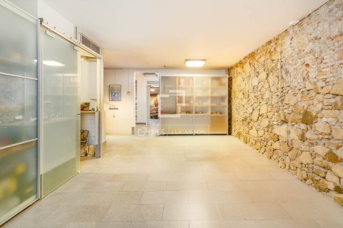 Apartamento de 2 dormitorios en venta en Barcelona, Cataluña, Spain № 6424 - foto 22
