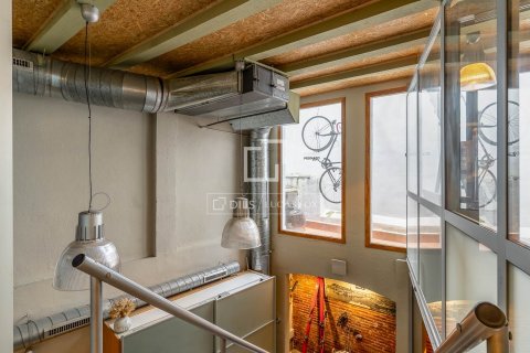 Apartamento de 2 dormitorios en venta en Barcelona, Cataluña, Spain № 6424 - foto 29