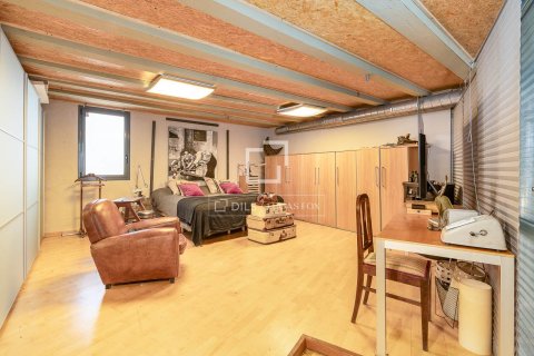 Apartamento de 2 dormitorios en venta en Barcelona, Cataluña, Spain № 6424 - foto 7