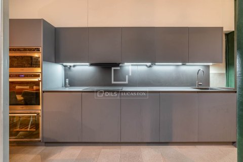 Apartamento de 2 dormitorios en venta en Barcelona, Cataluña, Spain № 6424 - foto 19