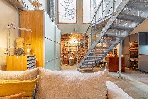 Apartamento de 2 dormitorios en venta en Barcelona, Cataluña, Spain № 6424 - foto 21