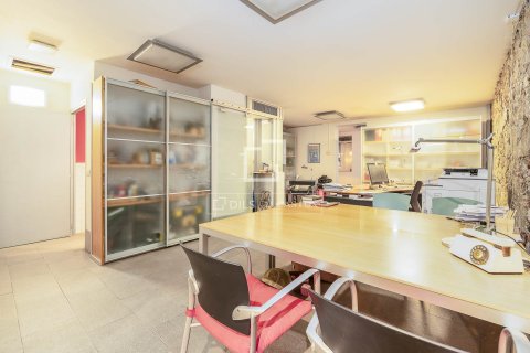 Apartamento de 2 dormitorios en venta en Barcelona, Cataluña, Spain № 6424 - foto 16