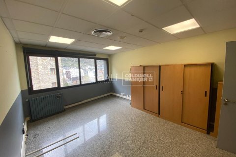 498 sq.m. office for rent in Principado De Andorra (Ninguna Poblacion Tiene C.P.), Lleida, Catalonia, Spain № 5263 - photo 5