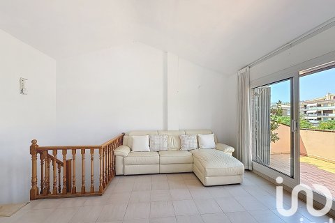 Casa adosada de 5 dormitorios en venta en El Masnou, Barcelona, Cataluña, Spain № 4835 - foto 21