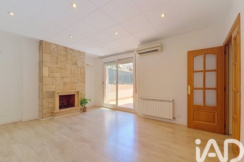 Apartamento de 3 dormitorios en venta en Barcelona, Cataluña, Spain № 8312