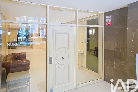 Apartamento de 3 dormitorios en venta en Barcelona, Cataluña, Spain № 8312 - foto 4