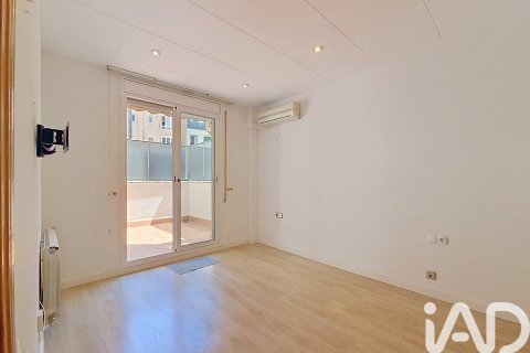 Apartamento de 3 dormitorios en venta en Barcelona, Cataluña, Spain № 8312 - foto 13
