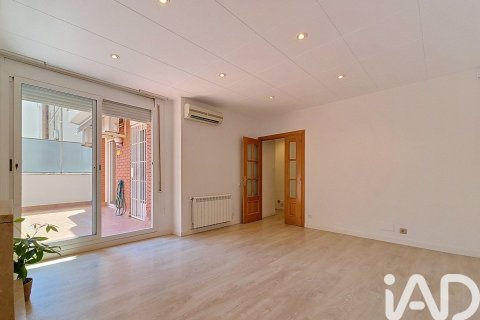 Apartamento de 3 dormitorios en venta en Barcelona, Cataluña, Spain № 8312 - foto 16