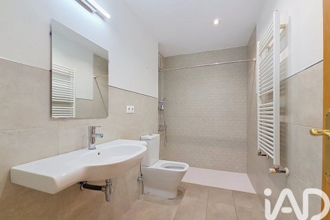 Apartamento de 3 dormitorios en venta en Barcelona, Cataluña, Spain № 8312 - foto 10