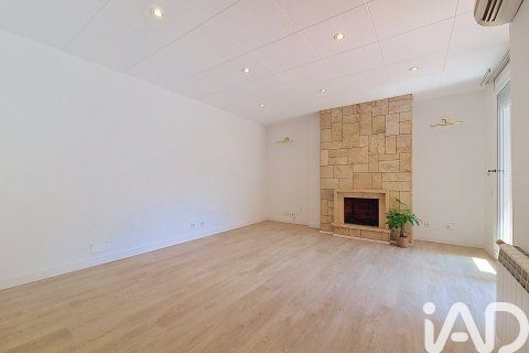 Apartamento de 3 dormitorios en venta en Barcelona, Cataluña, Spain № 8312 - foto 17
