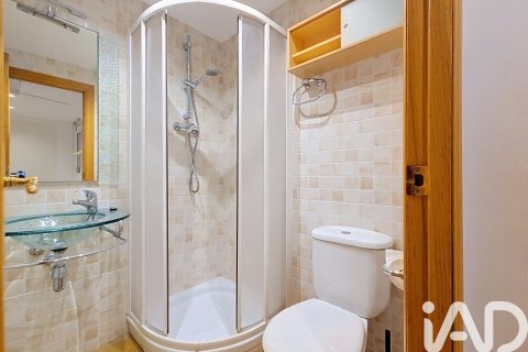 Apartamento de 3 dormitorios en venta en Barcelona, Cataluña, Spain № 8312 - foto 9