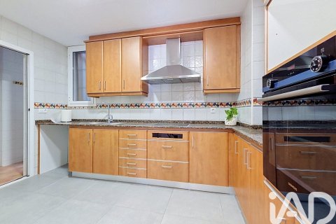 Apartamento de 3 dormitorios en venta en Barcelona, Cataluña, Spain № 8312 - foto 8