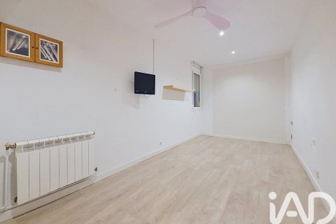 Apartamento de 3 dormitorios en venta en Barcelona, Cataluña, Spain № 8312 - foto 14