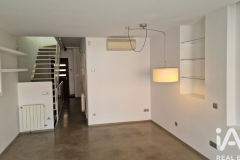Сasa de 3 dormitorios en alquiler en Sant Just Desvern, Barcelona, Cataluña, Spain № 8311