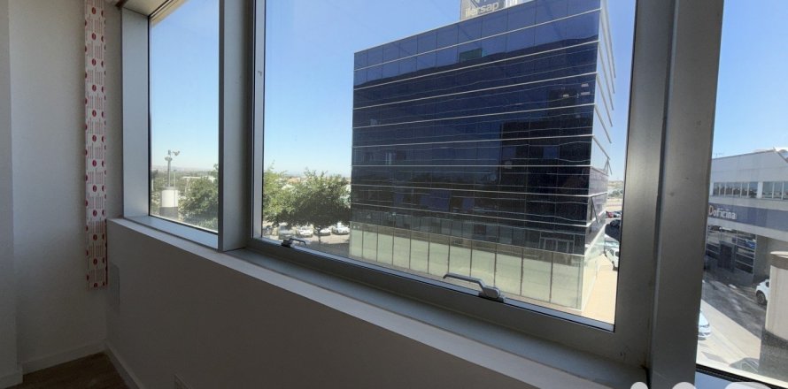 121 sq.m. office for rent in Lleida, Catalonia, Spain № 8308