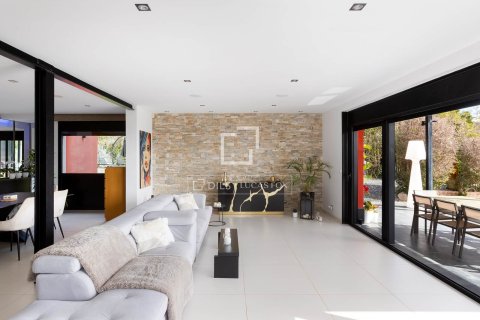 Villa de 5 dormitorios en venta en Cabrils, Barcelona, Cataluña, Spain № 6506 - foto 9