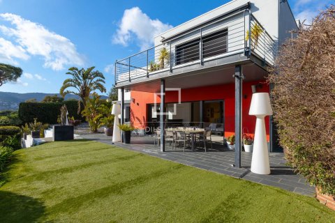 Villa de 5 dormitorios en venta en Cabrils, Barcelona, Cataluña, Spain № 6506
